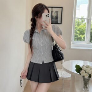 Áo sơ mi kẻ tay phồng dáng ngắn – chất thô linen trẻ trung, nữ tính