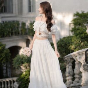 Set áo croptop trễ vai phối chân váy dài xoè – outfit đi biển sang chảnh - Hình ảnh 2