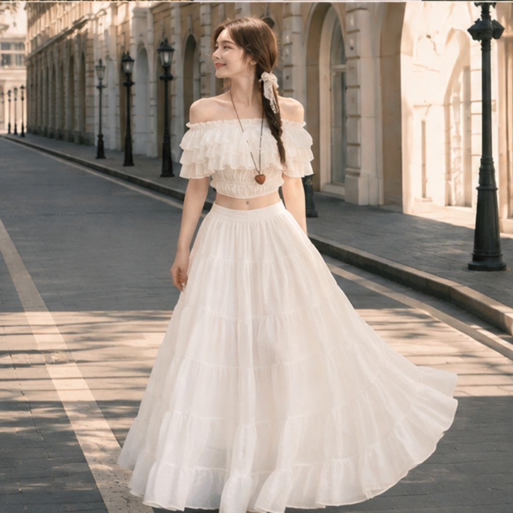 Set áo croptop trễ vai phối chân váy dài xoè – outfit đi biển sang chảnh