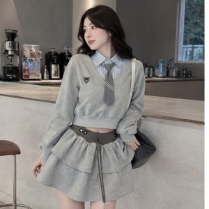 Set áo nỉ croptop dài tay mix cà vạt – phối chân váy tầng phong cách Hàn