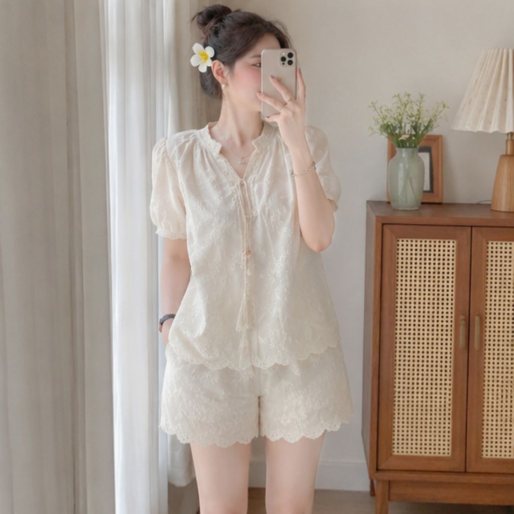 Set đồ nữ cổ V phối ren hoa – mix quần short dễ thương chuẩn style Hàn - Ảnh 3