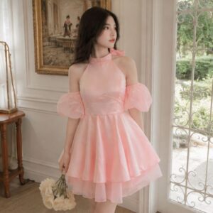Váy cổ yếm tay phồng trễ vai – phong cách tiểu thư sang chảnh cực xinh