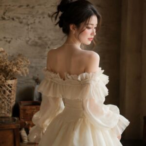 Váy trễ vai tay dài xòe đính ngọc – thiết kế sang chảnh cho nàng thơ - Hình ảnh 2