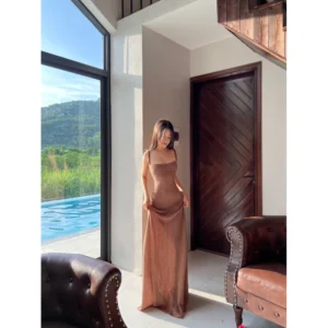Đầm maxi len dáng dài khoe lưng – nhẹ nhàng nhưng vẫn cực quyến rũ - Hình ảnh 4