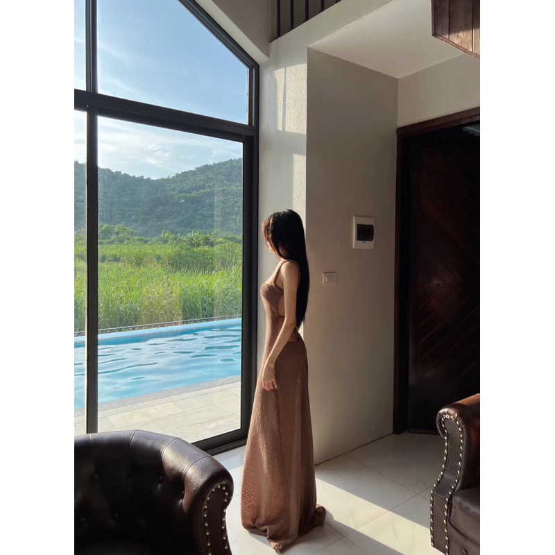 Đầm maxi len dáng dài khoe lưng – nhẹ nhàng nhưng vẫn cực quyến rũ - Ảnh 3