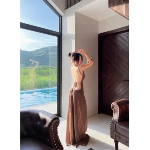 Đầm maxi len dáng dài khoe lưng – nhẹ nhàng nhưng vẫn cực quyến rũ - Hình ảnh 2
