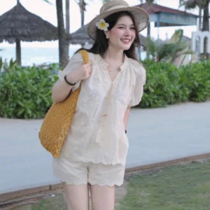 Set đồ nữ cổ V phối ren hoa – mix quần short dễ thương chuẩn style Hàn