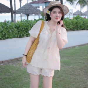 Set đồ nữ cổ V phối ren hoa – mix quần short dễ thương chuẩn style Hàn - Hình ảnh 4