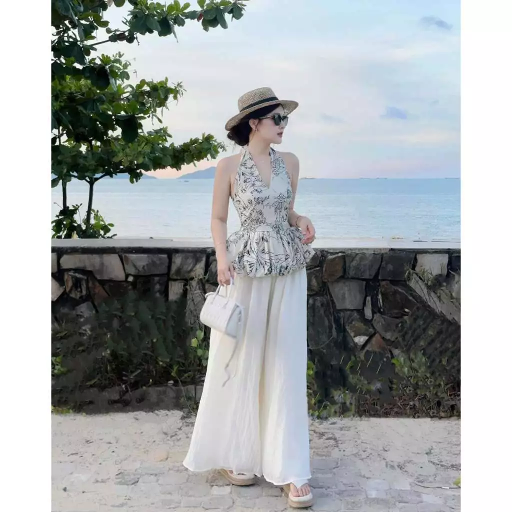 Set áo yếm hở lưng phối quần suông 2 lớp – outfit đi biển siêu xinh - Ảnh 3