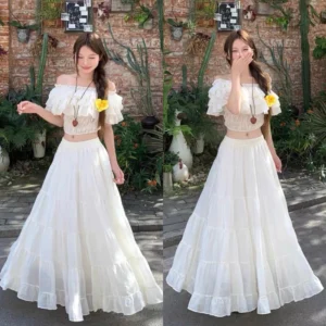 Set áo croptop trễ vai phối chân váy dài xoè – outfit đi biển sang chảnh