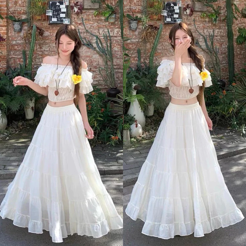 Set áo croptop trễ vai phối chân váy dài xoè – outfit đi biển sang chảnh