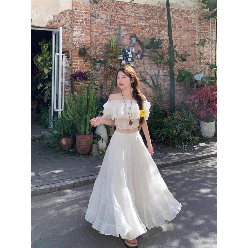 Set áo croptop trễ vai phối chân váy dài xoè – outfit đi biển sang chảnh - Ảnh 5