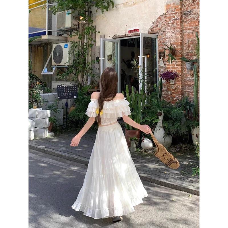 Set áo croptop trễ vai phối chân váy dài xoè – outfit đi biển sang chảnh - Ảnh 7