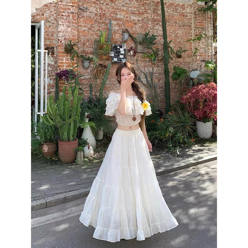 Set áo croptop trễ vai phối chân váy dài xoè – outfit đi biển sang chảnh - Ảnh 9