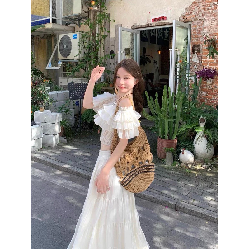 Set áo croptop trễ vai phối chân váy dài xoè – outfit đi biển sang chảnh - Ảnh 6