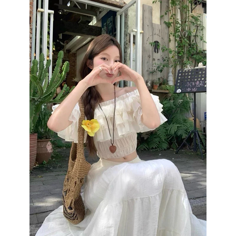 Set áo croptop trễ vai phối chân váy dài xoè – outfit đi biển sang chảnh - Ảnh 3