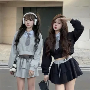 Set áo nỉ croptop dài tay mix cà vạt – phối chân váy tầng phong cách Hàn