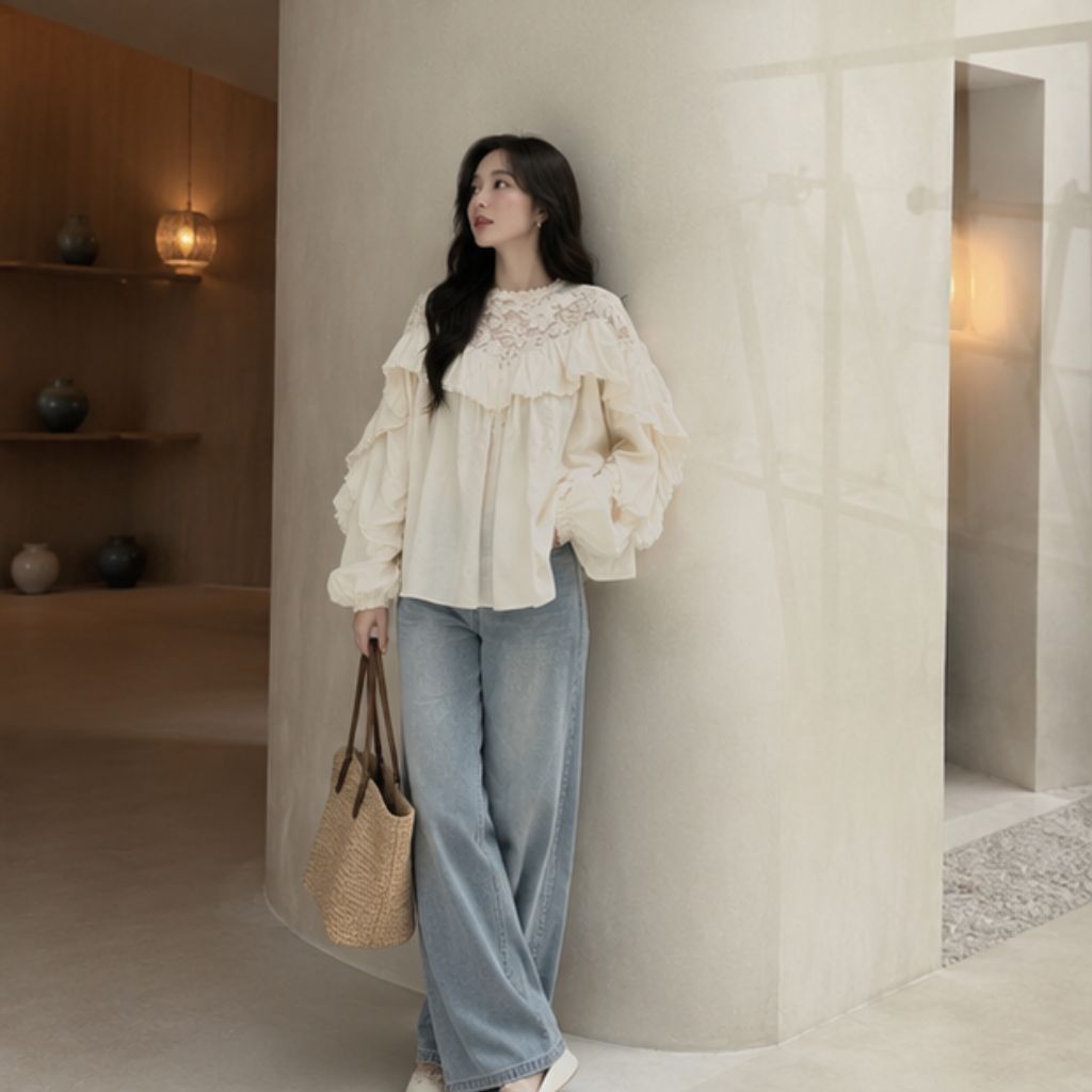 Áo sơ mi phối ren dáng babydoll tay bồng phong cách tiểu thư nữ tính
