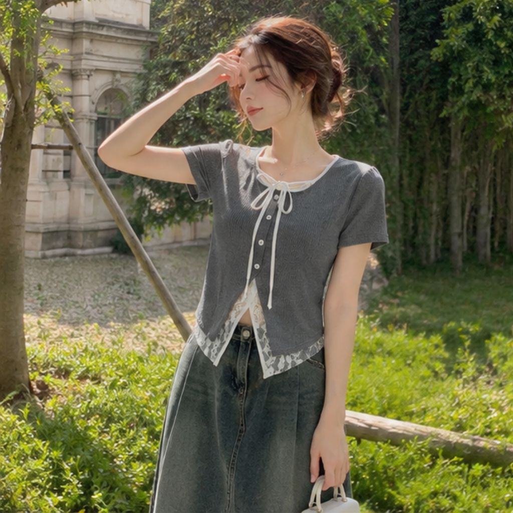 Áo thun cúc dọc phối ren nơ cổ nữ tính thanh lịch dễ phối đồ