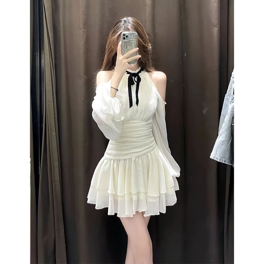 Đầm hở vai phối nơ đen chân váy xòe tầng voan 2 lớp kèm đai eo tiểu thư