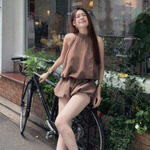 Jumpsuit Jennie BlackPink cổ yếm dáng bí ngô chất đũi da lộn thời trang nữ cá tính
