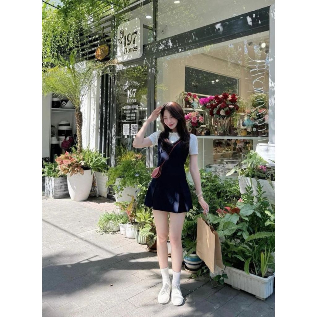 Set áo polo trắng cổ đức mix yếm viền ren xanh than 2 lớp siêu xinh - Ảnh 4