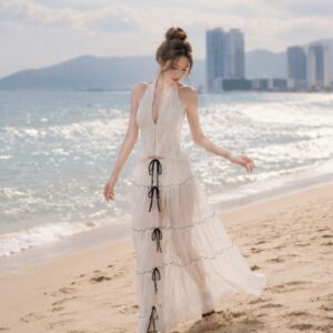 Set áo xẻ ngực hở lưng phối chân váy dài đính nơ sang chảnh đi biển - Hình ảnh 3