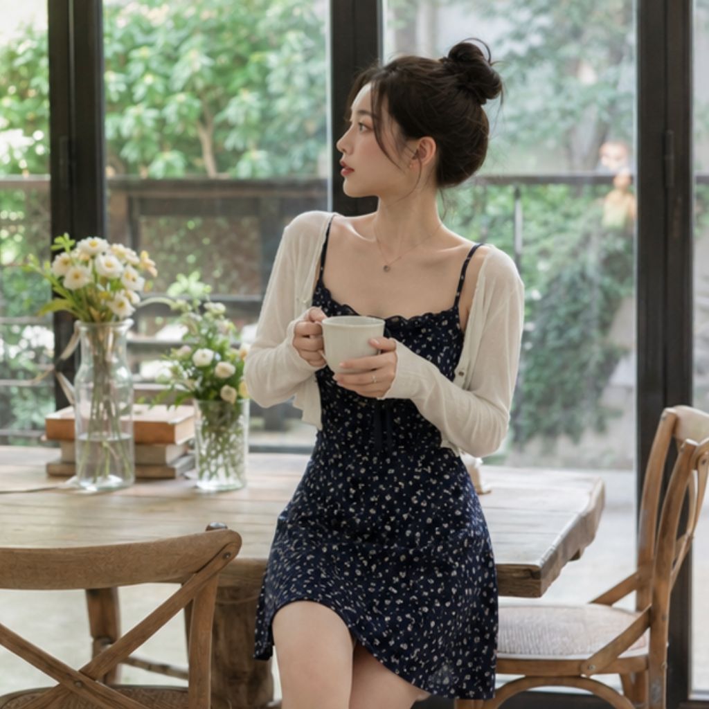 Set váy hai dây hoa nhí ôm body kèm áo khoác cardigan xám trắng siêu xinh