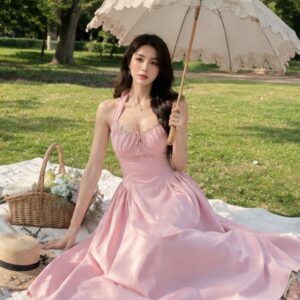Váy cổ yếm phối ren thắt nơ chiết eo maxi dáng xòe tone hồng nàng thơ - Hình ảnh 2