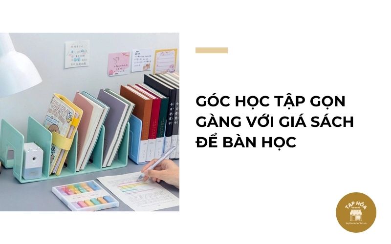 Góc học tập gọn gàng với giá sách để bàn học