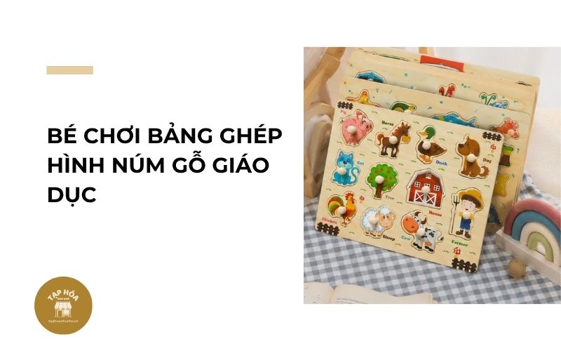 Bé chơi bảng ghép hình núm gỗ giáo dục