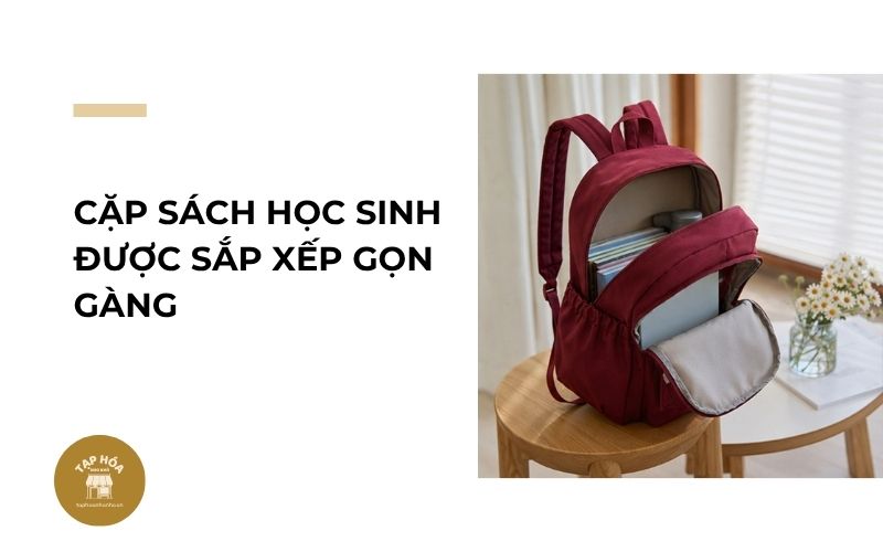 Cặp sách học sinh được sắp xếp gọn gàng