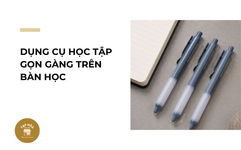 Dụng cụ học tập gọn gàng trên bàn học
