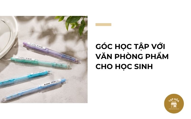 Góc học tập với văn phòng phẩm cho học sinh