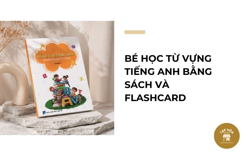 Bé học từ vựng tiếng Anh bằng sách và flashcard