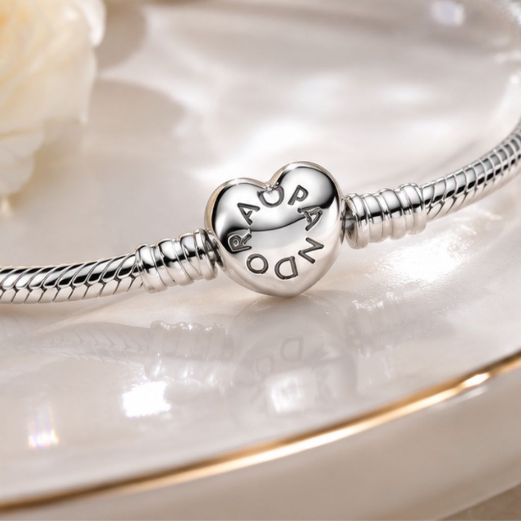 Vòng tay bạc Pandora Moments 590719 dây rắn khóa trái tim - Ảnh 2