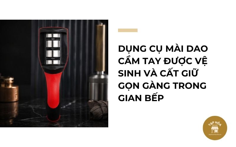 Dụng cụ mài dao cầm tay được vệ sinh và cất giữ gọn gàng trong gian bếp
