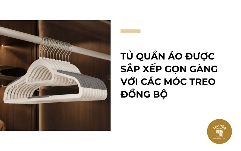 Tủ quần áo được sắp xếp gọn gàng với các móc treo đồng bộ
